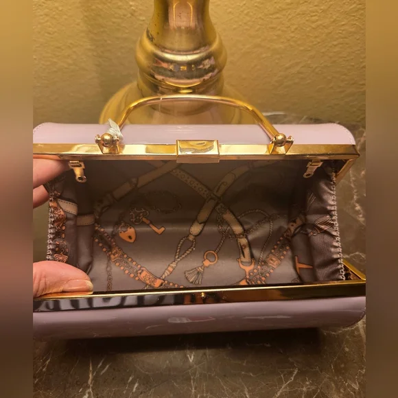 Elegant Lilac Top Handle Box Handbag | Crossbody With Twillie Included - Picture 4 of 9